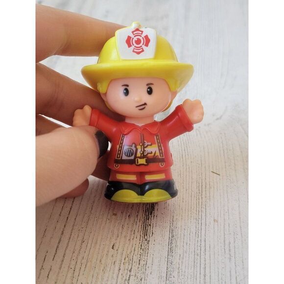 Little People firefighter boy Mattel 2016 doll accessory toy figure - Picture 2 of 5